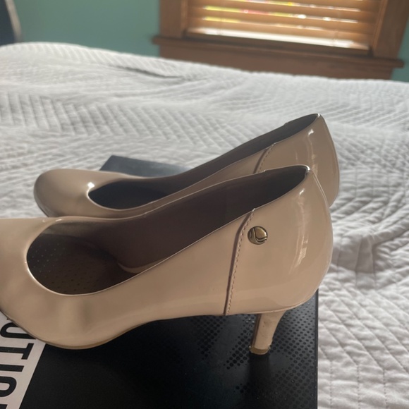 Pumps. Worn once. As pictured. Excellent condition. - Picture 3 of 6